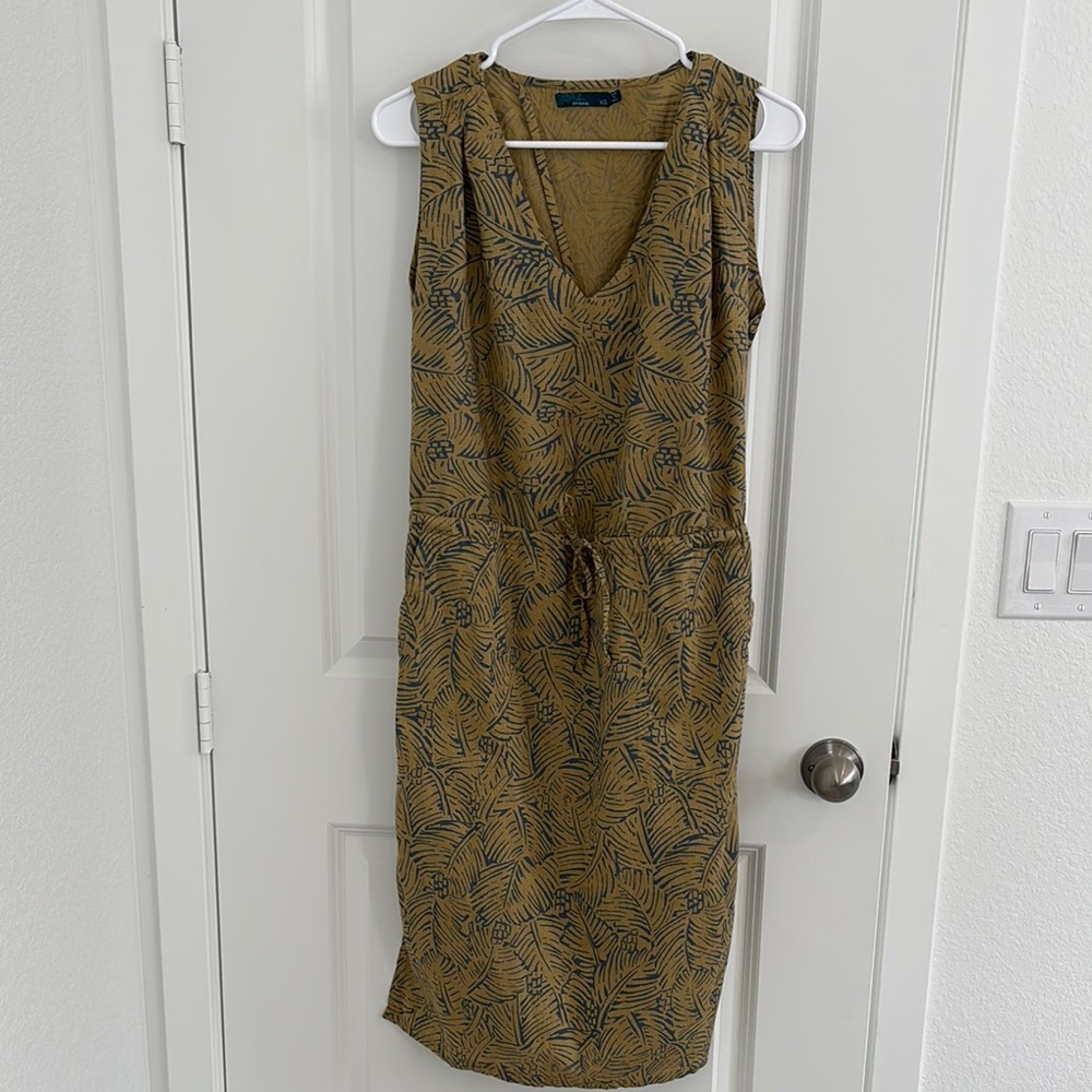 Leaf Print Sleeveless Dress